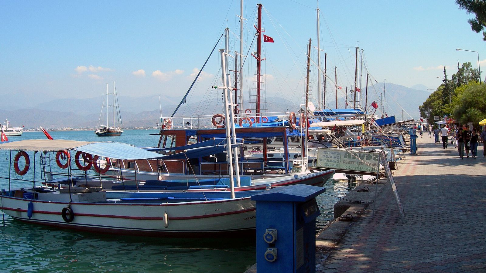 Fethiye vanuit Marmaris: haven, rotsgraven en de spookstad Kayaköy